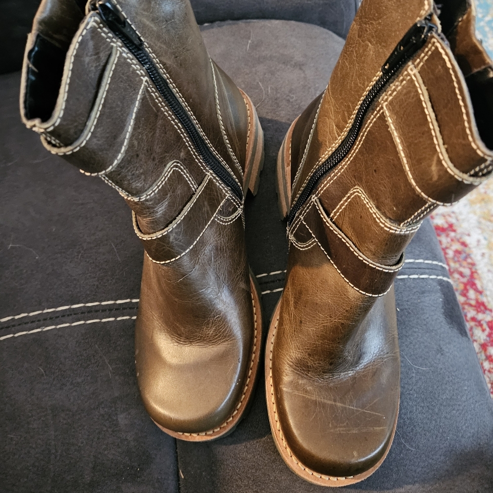 Bakers Green Leather Biker Boots Size 8 Made In Brazil
